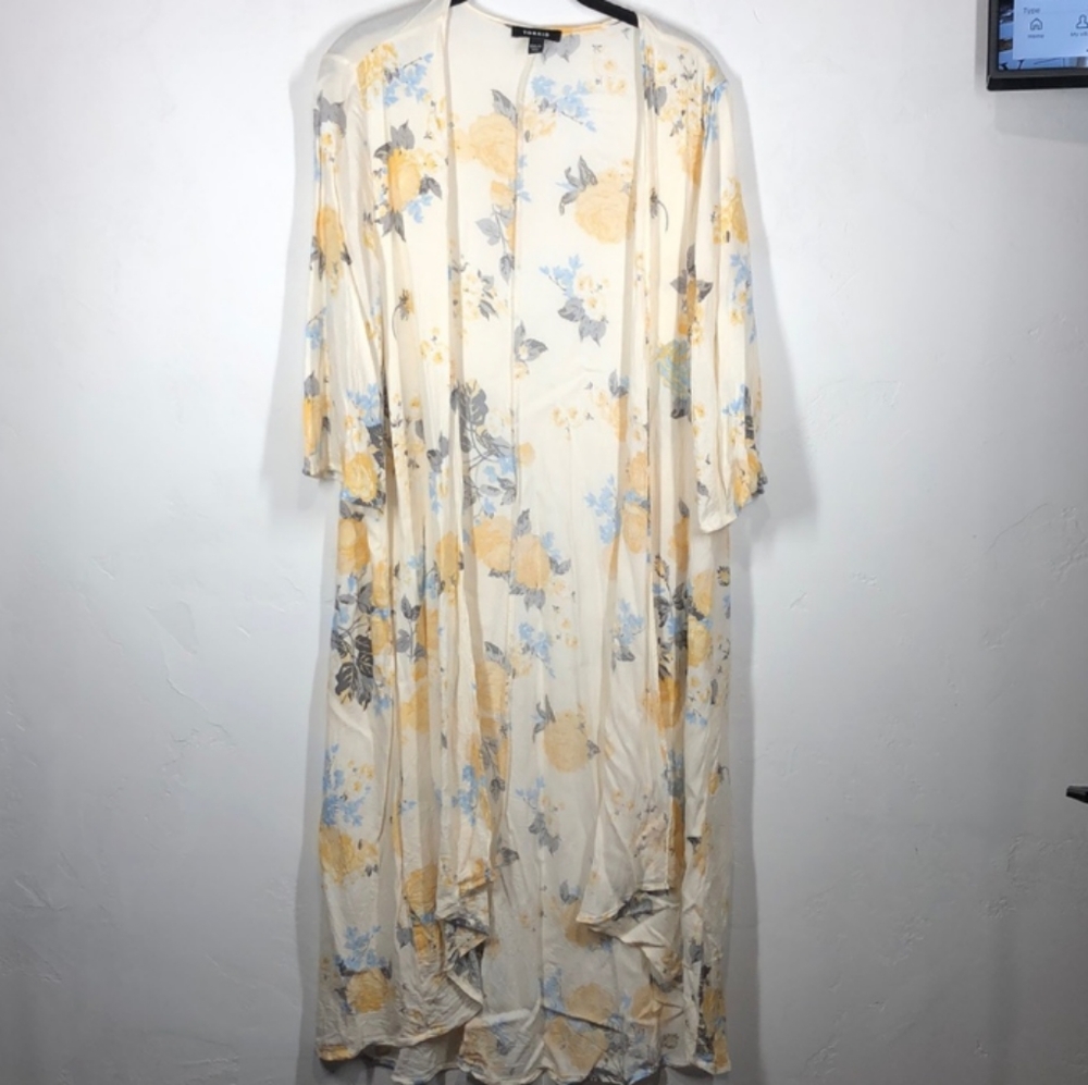 Torrid pale yellow floral kimono